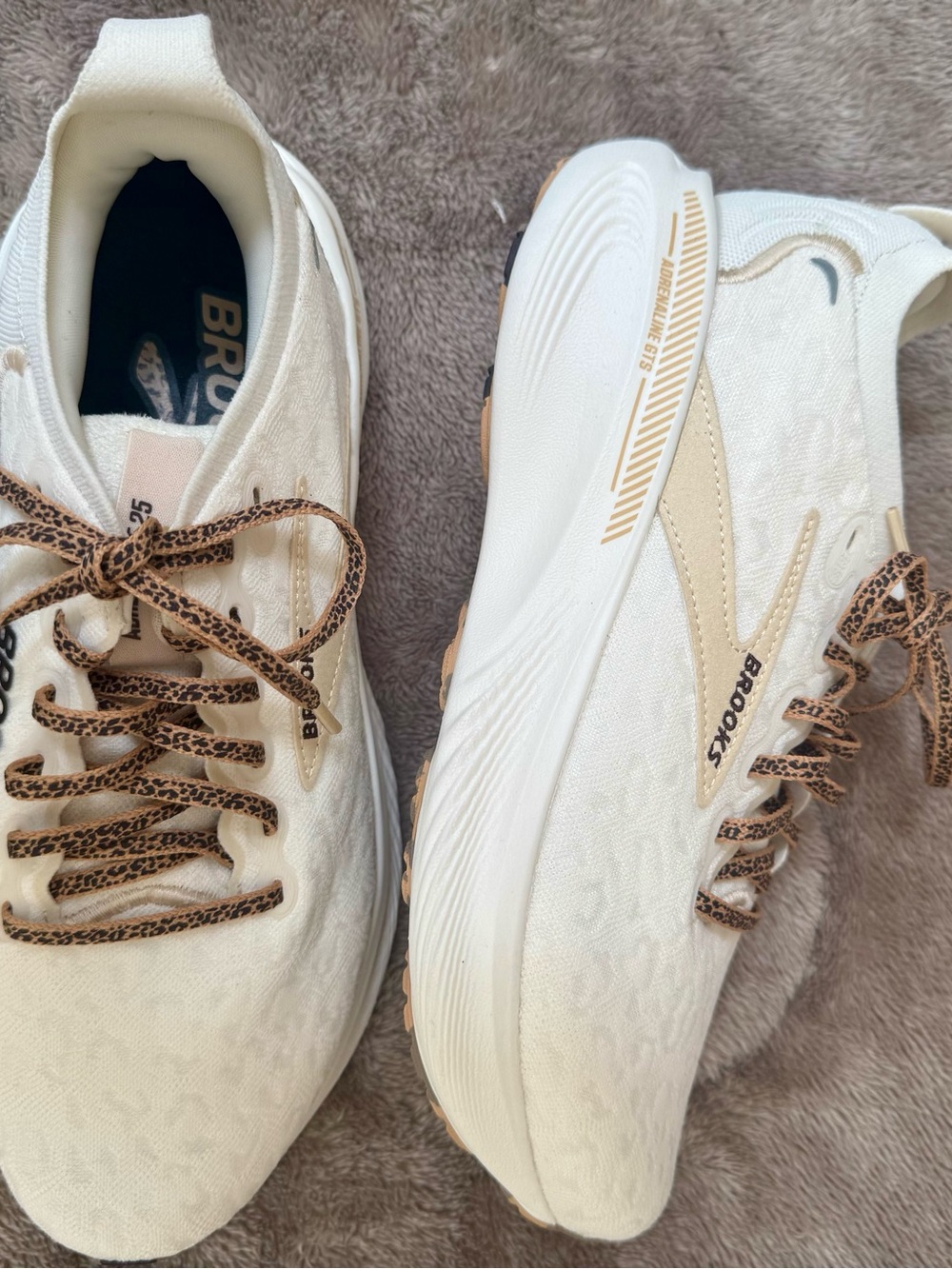Brooks White & Tan Women's Running Sneakers - Picture 4 of 10